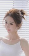 把她两个奶顶窗户上干 - 把她两个奶顶窗户上干